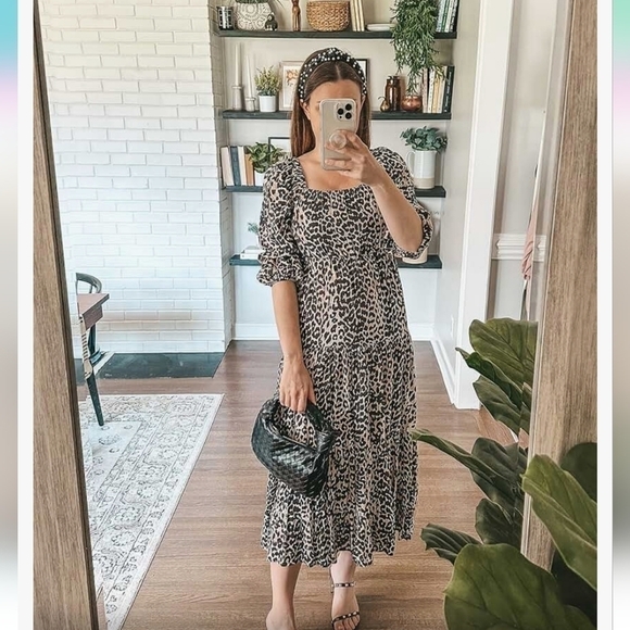 The Drop Dresses & Skirts - NWT The Drop Women's Keyla Puff-Sleeve Square-Neck Tiered Midi Dress Small